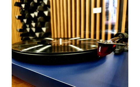 EVO 2M-RED Niebieski Mat Gramofon Pro-Ject Debut Carbon