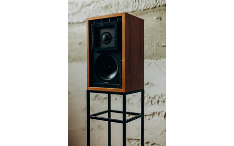 Podstawki Głośnikowe Out Audio MODEL 10 x 10 one closer