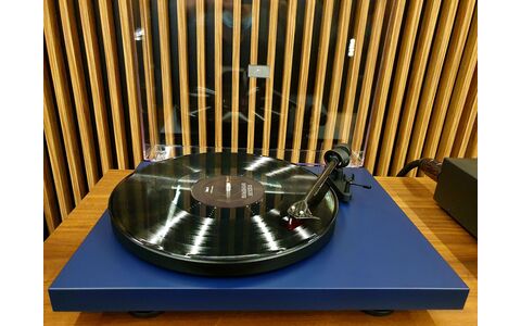 Gramofon z Przedwzmacniaczem Pro-Ject Debut Carbon EVO 2M-RED Niebieski