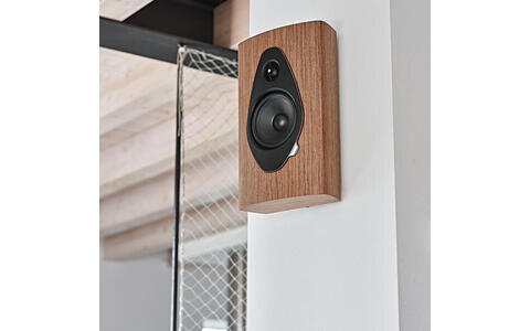 Sonus Faber SONETTO Wall G2 Wallnut lifestyle